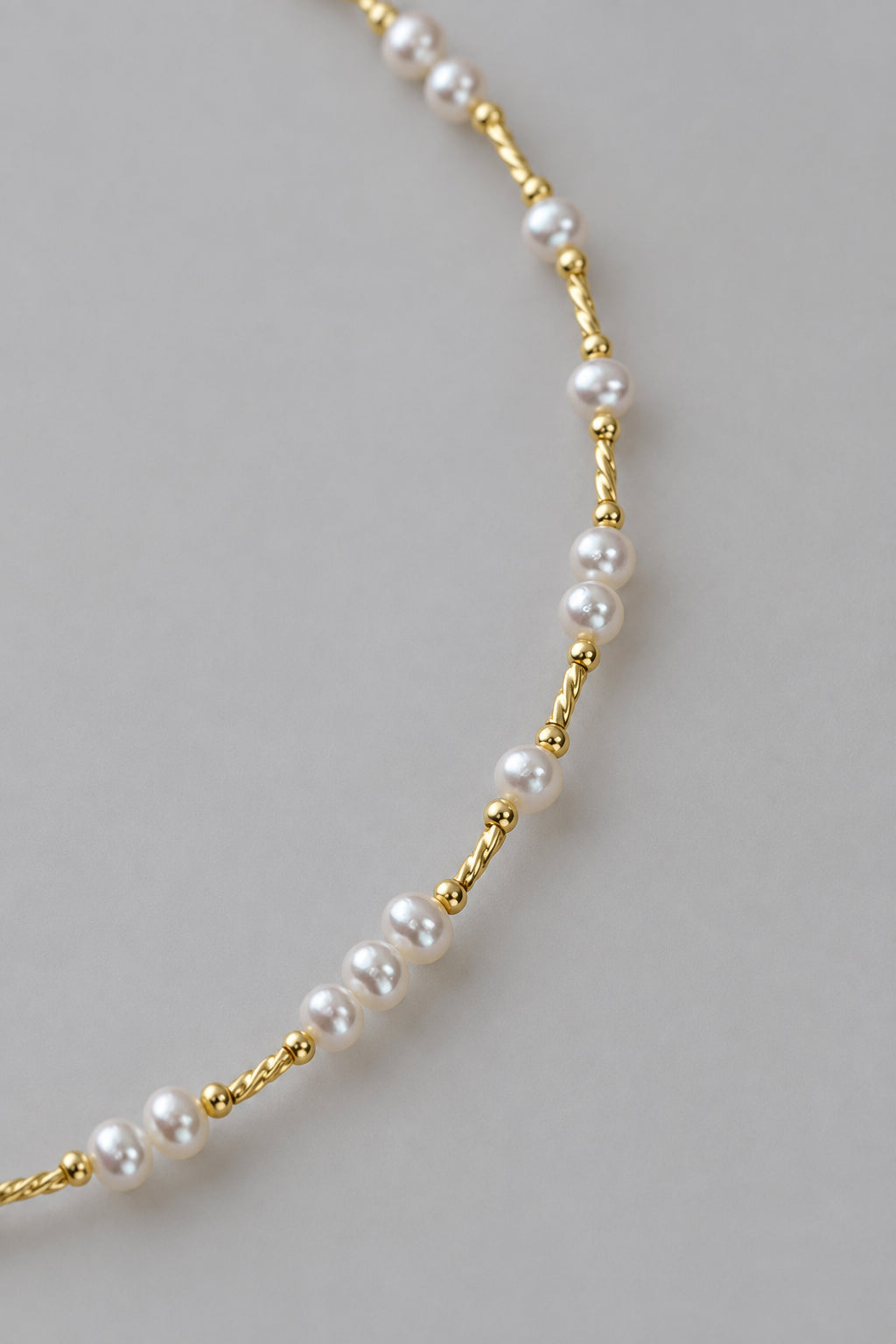 Timeless Elegance.  Handmade Freshwater Pearl Necklace.