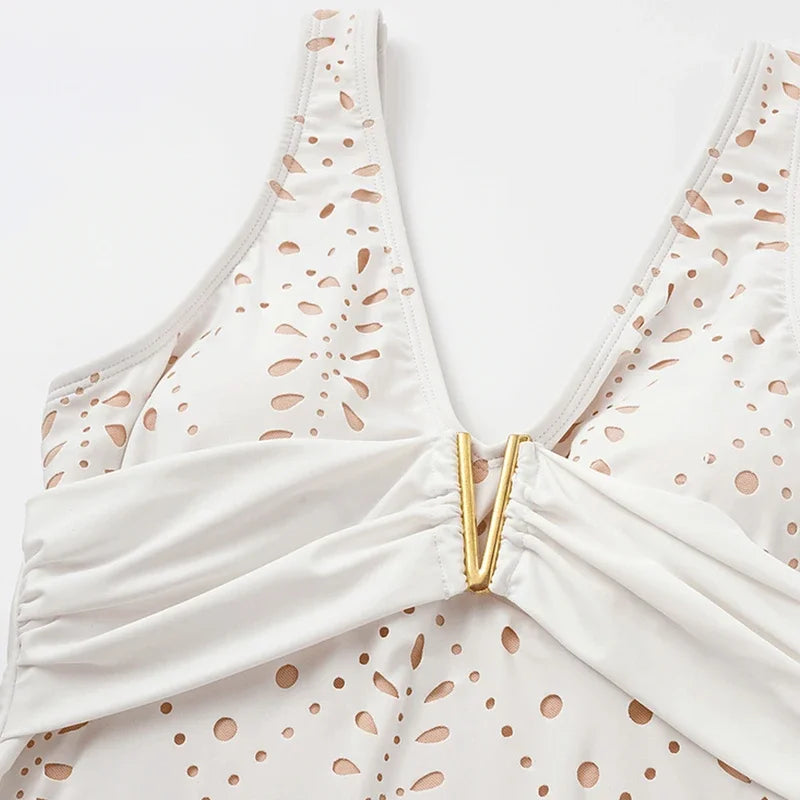 Elegant Beach Set with High‑Waist Suit and Flowing Skirt