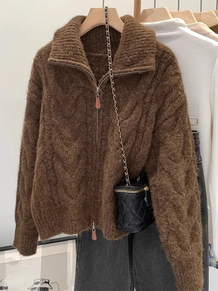 From cardigan to jacket — your versatile layer.  Thick Cardigan Retro-Style.