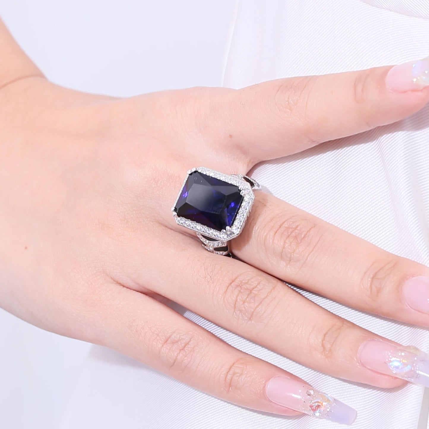 18.5 Carats of Pure Presence. Bold Color, Timeless Silver