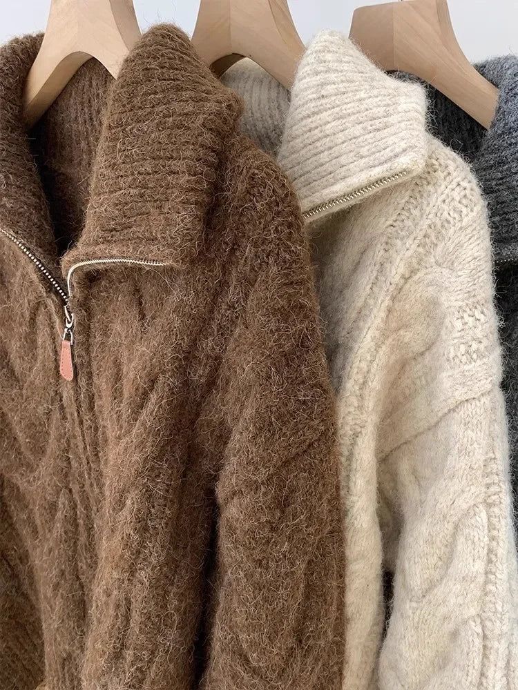 From cardigan to jacket — your versatile layer.  Thick Cardigan Retro-Style.