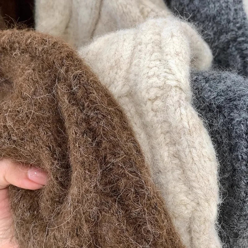 From cardigan to jacket — your versatile layer.  Thick Cardigan Retro-Style.