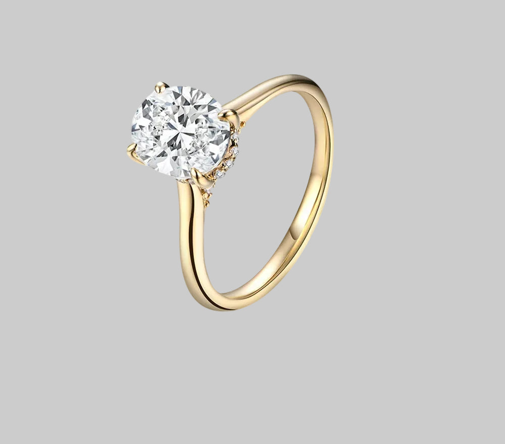 Oval‑Cut Moissanite Ring. Timeless Shine, Effortless Elegance