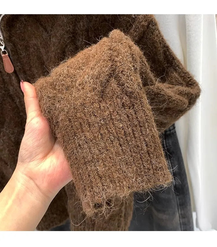 From cardigan to jacket — your versatile layer.  Thick Cardigan Retro-Style.